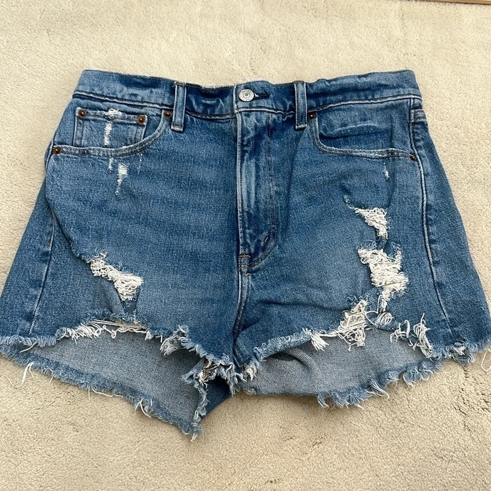 Abercrombie & Fitch The Mom Blue Denim Shorts High Rise Size 4/27